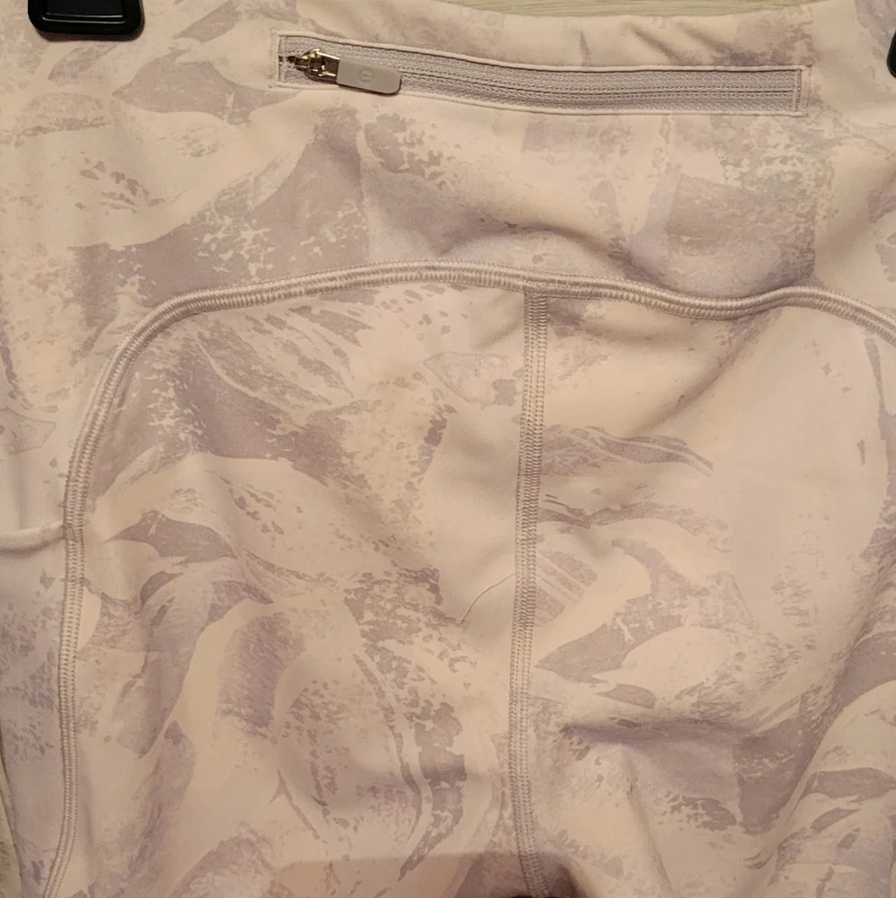 Lululemon - Picture 3 of 5